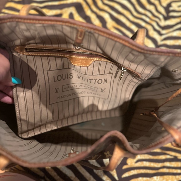 Louis Vuitton Neverfull MM - Picture 7 of 10